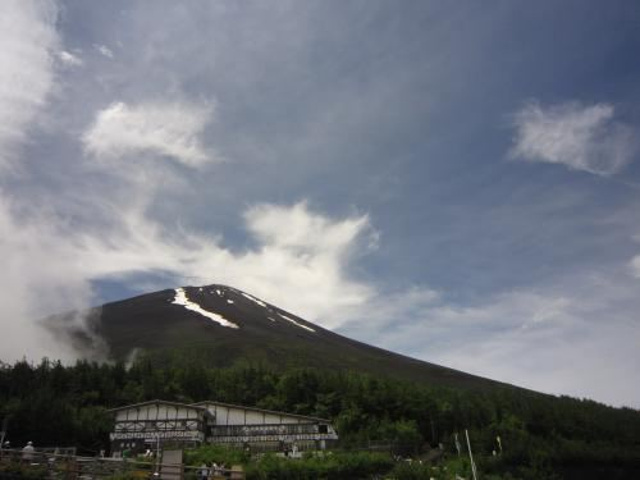 的起点,五合目海拔2000多米,登山者到达这里后一定要休息1-2小时,以