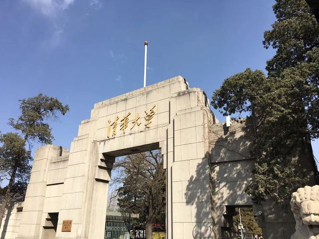 清华大学非常大,非常漂亮,好多去北京旅游的都会顺道去一下清华大学