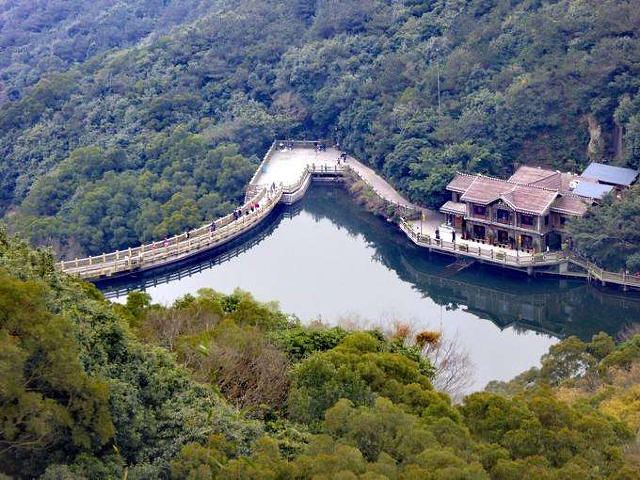 清源山国家重点风景区是泉州十八景之一,也是国家级重点风景名胜区,由