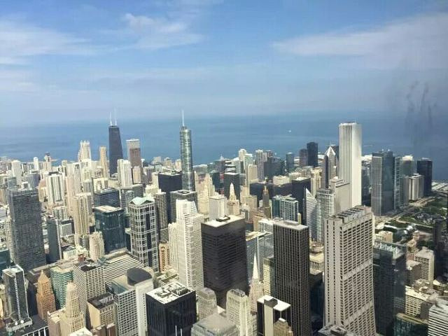 "芝加哥的重头戏，去得早排队人还不是很多，大约半个小时，楼上风光很好，看芝加哥比较好的地方&#x20_威利斯大厦"的评论图片