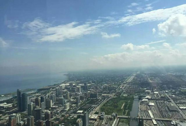 "芝加哥的重头戏，去得早排队人还不是很多，大约半个小时，楼上风光很好，看芝加哥比较好的地方&#x20_威利斯大厦"的评论图片
