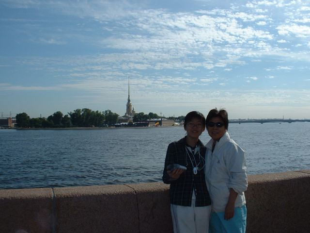 "位于俄罗斯的北方城市圣彼得堡有一个著名的夏宫，这里靠海，是一座集中地景海景花园为一身的皇帝夏宫..._彼得霍夫宫"的评论图片