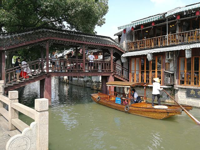 朱家角古鎮是上海四大古鎮之一中國歷史文化名鎮4a景點名氣很大遊人