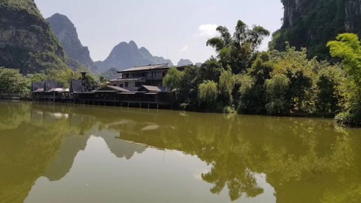 "一直非常喜欢桂林的景色，漓江是整个桂林的代表，这里的山水结合得特别的漂亮，尤其在连接上做一个竹..._雁山园"的评论图片