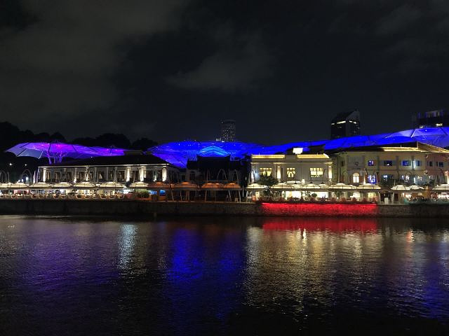 "晚上非常热闹&#x20;灯光很漂亮&#x20;喜欢夜生活的可以在这里enjoy_克拉码头"的评论图片