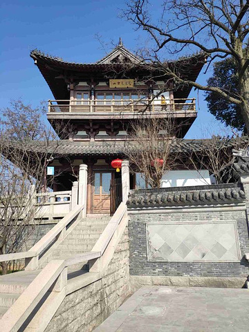 何处望神州满眼风光北固楼