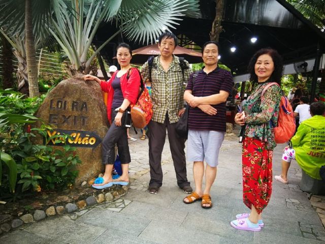 通天地下河景区