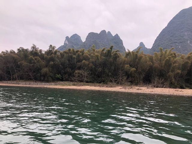 "据说最好是阴雨天，江上烟波浩渺，群山若隐若现，雨幕似轻纱笼罩江山之上，极像一幅幅泼墨山水画…可..._雁山园"的评论图片