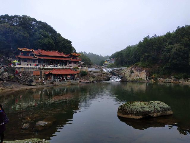 "整体还不错，风景秀美的地方，信佛的人可以去逛逛_九鲤湖风景区"的评论图片