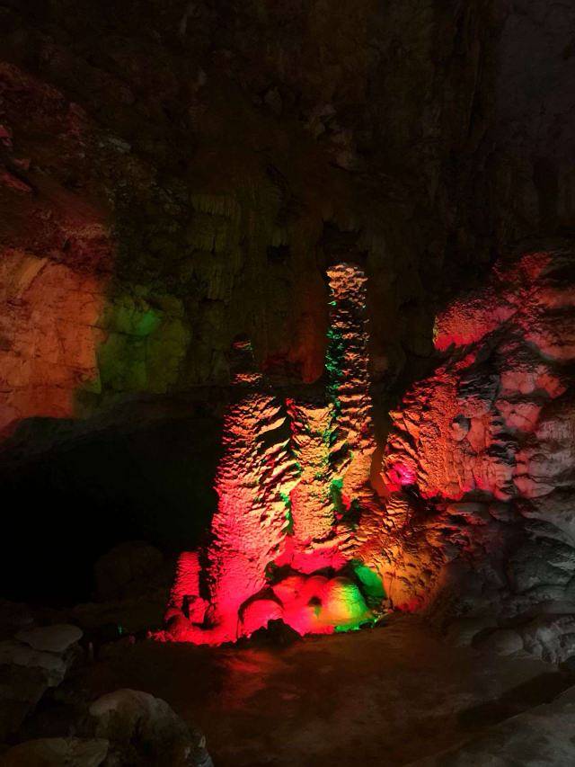 通天地下河景区