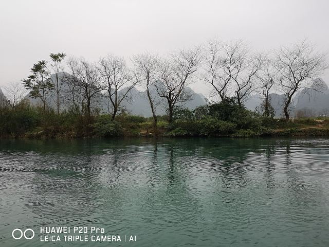 "桂林这几天冷的要命，定了门票及来回车接送，整个服务都不错，节约了很多时间，到了景点导游就已经买..._遇龙河景区"的评论图片