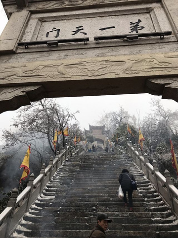 "不像武当山，三清山那么气喘吁吁，这个非常轻松。正月十五元宵节，遇见了雾凇景观，非常美_木兰山"的评论图片