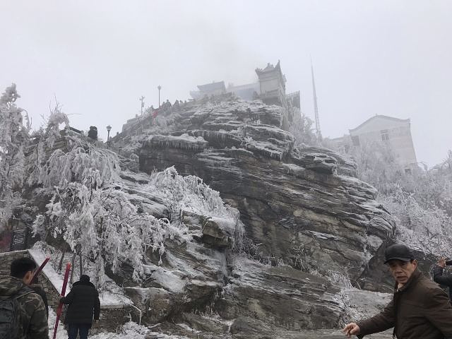 "不像武当山，三清山那么气喘吁吁，这个非常轻松。正月十五元宵节，遇见了雾凇景观，非常美_木兰山"的评论图片