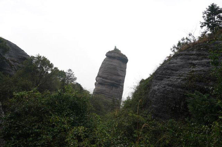 连城冠豸山在丹霞地貌景观中属于中上品水平特点是景区风景比较集中