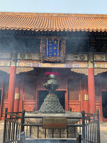"来了北京坐地铁有一站雍和宫，报英文站名的时候是喇嘛庙，这才知道雍和宫是喇嘛庙～于是去参观顺便烧..._雍和宫"的评论图片