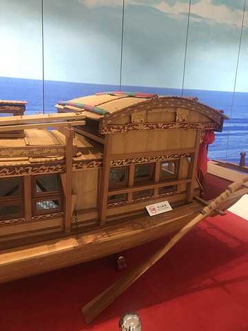 "...工作人员指挥引导方向，个人觉得最好看的馆是在一层的古代航海史，里面丰富的各种古代船模&#x20_中国航海博物馆"的评论图片