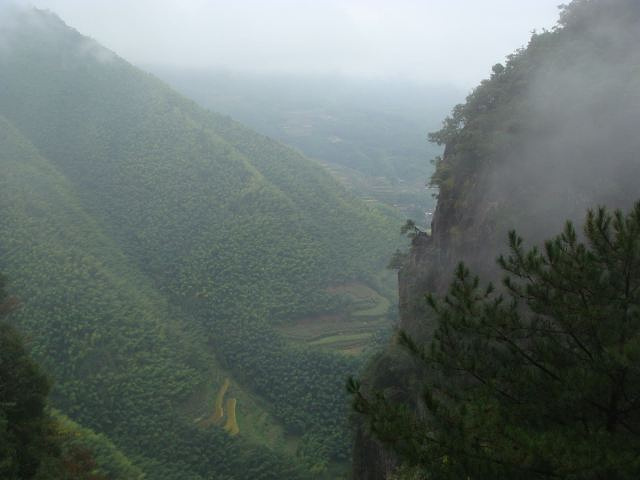 "瑶池胜景，南尖岩云海，高山梯田，神龙飞瀑，海拔1400米的石笋头村，通天峡，悬崖栈道，茂林修竹..._南尖岩景区"的评论图片