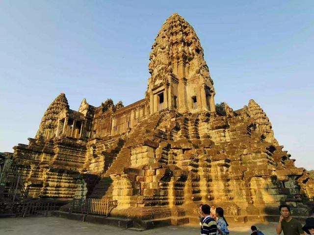 "柬埔寨，美景，美食，拍照，旅游的天堂。一生必须要去一次的地方，夕阳西下，断壁残垣，神迹_吴哥窟"的评论图片