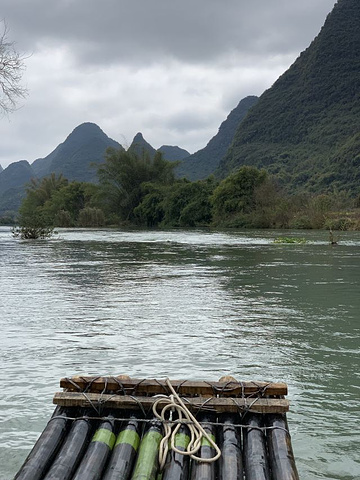 "...秀美的山峰下，油菜花如油画般绚烂无比，热烈盛开，骑行在河边，阳光正好，清风徐来，一切是如此美好_遇龙河景区"的评论图片