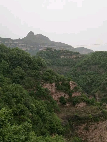 "北京千灵山公园位于北京市王佐镇西北，与戒台寺紧临。公园空气清新，爬山的好选择，当然也可以选择乘坐缆车_千灵山公园"的评论图片