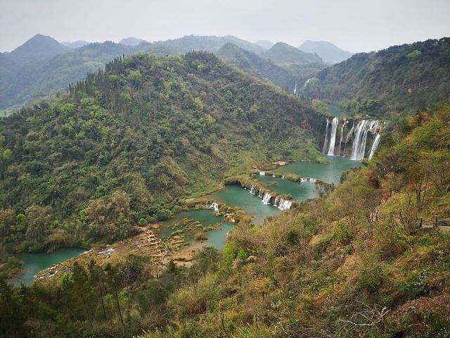 "...点-神龙瀑布的话，从东门进景区，可以做缆车直接到全景观景台，再走去神龙瀑布，往返两个小时就足够_罗平油菜花景区"的评论图片