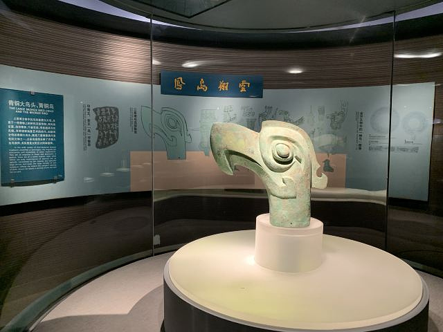 三星堆博物馆两个展馆令人一步一惊叹高鼻突眼招风耳的外星人气场十足