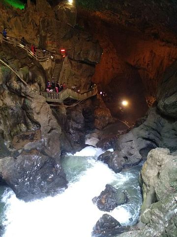 "惊魂峡是九乡风景区中的一条高约70余米，宽仅3－5米的地下暗河_惊魂峡"的评论图片