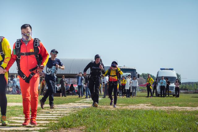 猛犸跳伞俱乐部