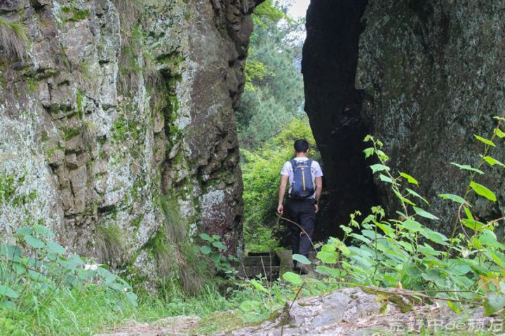 "总的来说，风景还不错，主要是瀑布和溪水，非常适合夏季玩水，建议从水帘洞这边上，从一线天那边下_白水洞"的评论图片