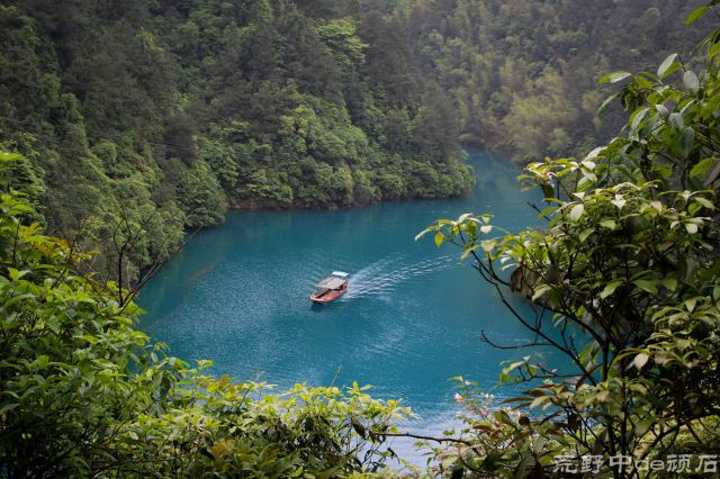 "总的来说，风景还不错，主要是瀑布和溪水，非常适合夏季玩水，建议从水帘洞这边上，从一线天那边下_白水洞"的评论图片