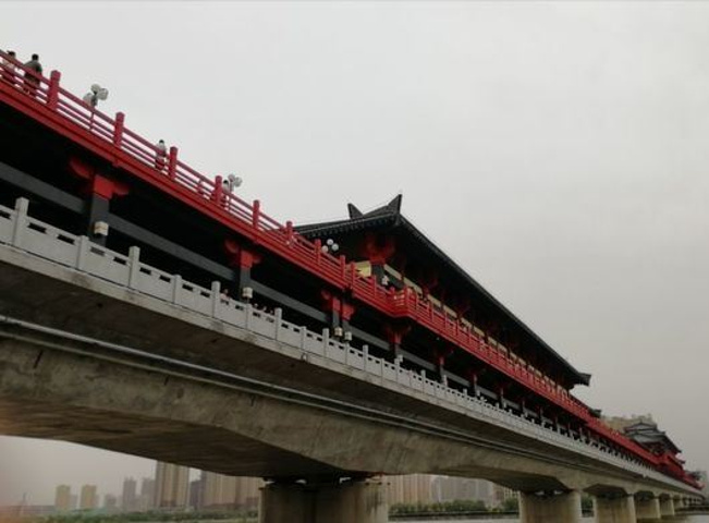 "一期规划的“咸阳湖”位于咸阳铁路桥以东450米处至中华小区西侧，长5500米，水面宽度350至..._咸阳湖景区"的评论图片