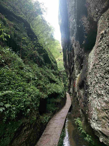 景區自然風光值得一看碧水丹山陰陽雙絕生命之根和生命之門形象逼真