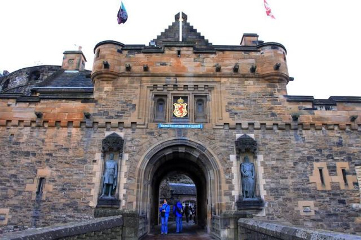 "一走进爱丁堡城区，好似一幅幅厚重的历史画卷依次映入眼帘_爱丁堡城堡"的评论图片