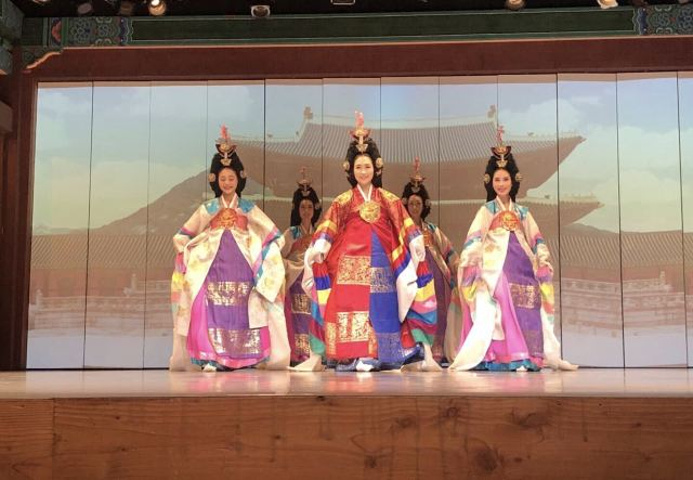 "韩国之家，就是很像我们国内的旅游城市一样的感觉了，就是歌舞表演加上本地料理哦，歌舞其实还是不错..._韩国之家"的评论图片