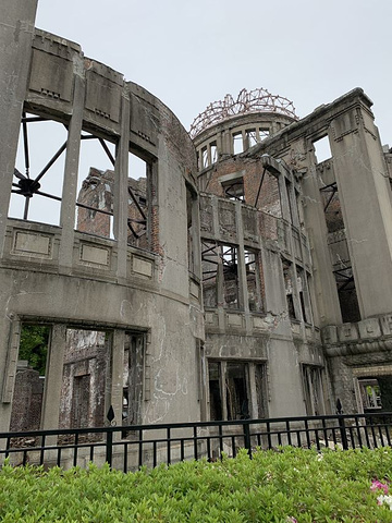 "...过这个原爆圆顶屋就能清楚知晓，这是当时原子弹爆炸中唯一残留下来的建筑，见证了那个无比黑暗的时刻_石窟庵"的评论图片