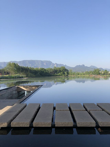 "游玩下来给我的总体感觉有以下几点：景色非常美，山高险峻，景区管理规范，五一期间限流而没有人满为..._神仙居"的评论图片