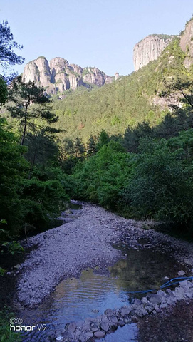 "总体来说还不错，尽管人多，但还是保持次序，风景不错，对得起5a，索道是短板，南上北下体验不错，..._神仙居"的评论图片