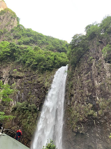 "景色秀丽。但我一定要提醒后面的人&#x20;下山摔跤的可能性很大。后悔死了没等坐缆车下山_神仙居"的评论图片