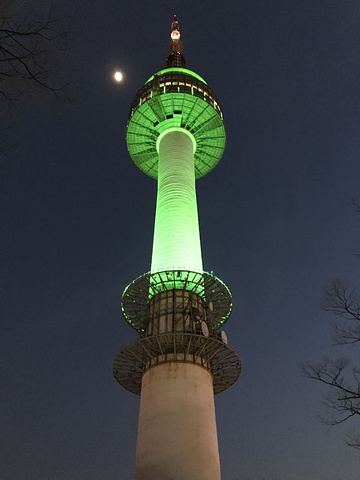 "位于韩国首尔特别市龙山区南山,前称首尔塔或汉城塔,高236.