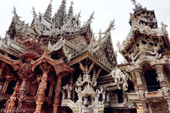 "泰国的所有庙宇和佛寺都有衣着限制，请务必注意有关事项，否则有权拒绝入内_真理寺"的评论图片