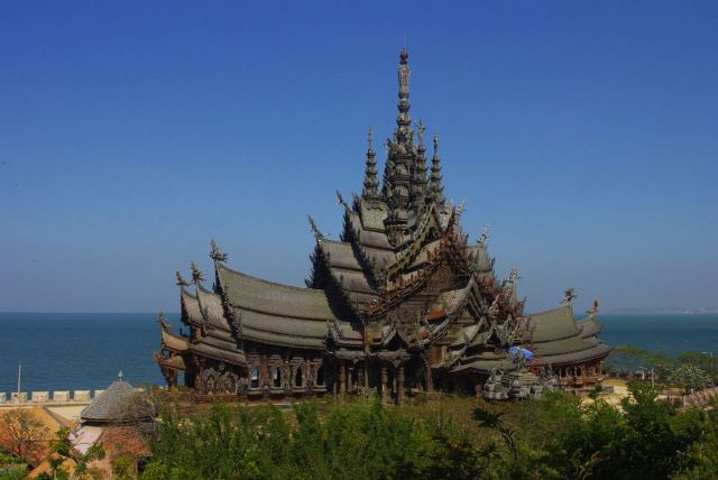 "泰国的所有庙宇和佛寺都有衣着限制，请务必注意有关事项，否则有权拒绝入内_真理寺"的评论图片