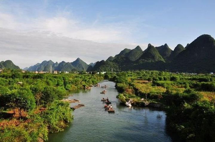 "超级棒，阳塑这个地方美如仙境，绿水青山鸟语花香渔夫和古老的船是竹子做的，有一座桥是拱门型的如同..._遇龙河景区"的评论图片