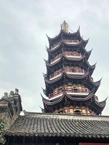 "据说鸡鸣寺是求姻缘最准的寺院。药师佛塔为鸡鸣寺标志性建筑，七层八面结构，内供药师佛像_鸡鸣寺"的评论图片