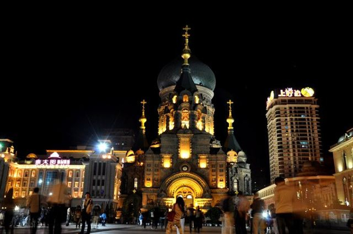 "这是一座传奇的建筑，它经历了教堂到清真寺再到博物馆的历程，如今这里是全世界最著名的历史古迹_圣索非亚大教堂"的评论图片