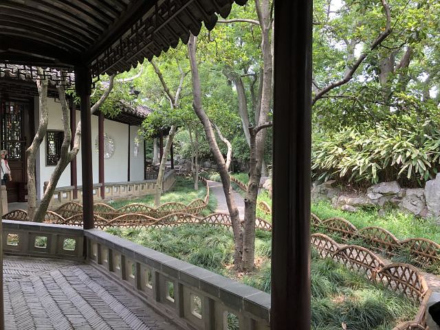尤其是复廊不仅被视为沧浪亭造景的一大特色也被誉为苏州古典园林三大