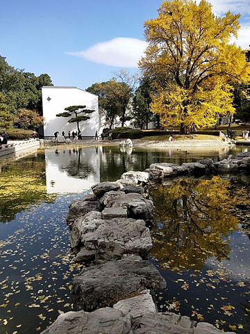 "香山公园有香山寺、洪光寺等著名旅游景点。香山公园，位于北京市区西北郊，是一座具有山林特色的皇家园林_香山公园"的评论图片