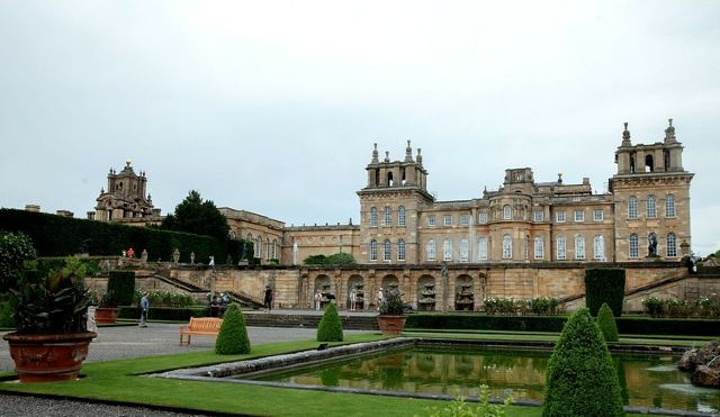 "其实这个地方叫做布伦海姆宫，是属于一个公爵的，到现在这个公爵的家族还是居住在这个地方，这里也是..._丘吉尔诞生地布莱尼姆宫"的评论图片