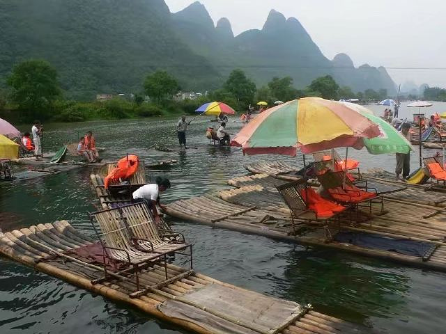 "...好备好一套衣服，或者买件一次性雨衣，因为有人会故意给你泼水，现场还有拍照的，打印的需要另外收钱_遇龙河景区"的评论图片