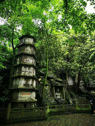 "西湖美景甲天下，去祖国江南旅游除了杭州，灵隐寺也是必去的景点之一_飞来峰"的评论图片