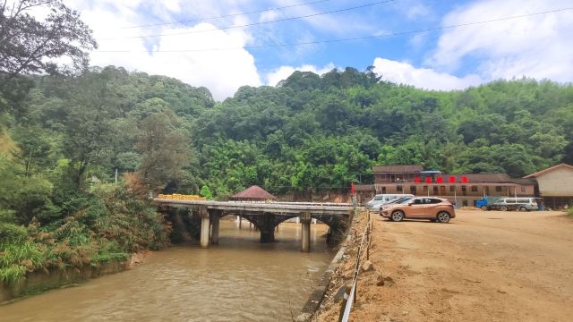 南昆山川龙峡漂流